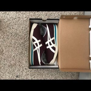 ASICS tiger 9.5